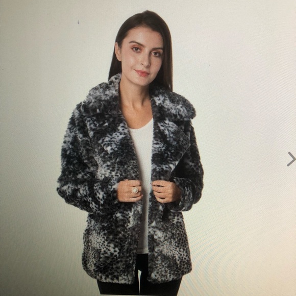 MARIGOLD + LOTUS Black Faux Fur Coat PRICE DROP - Picture 4 of 7
